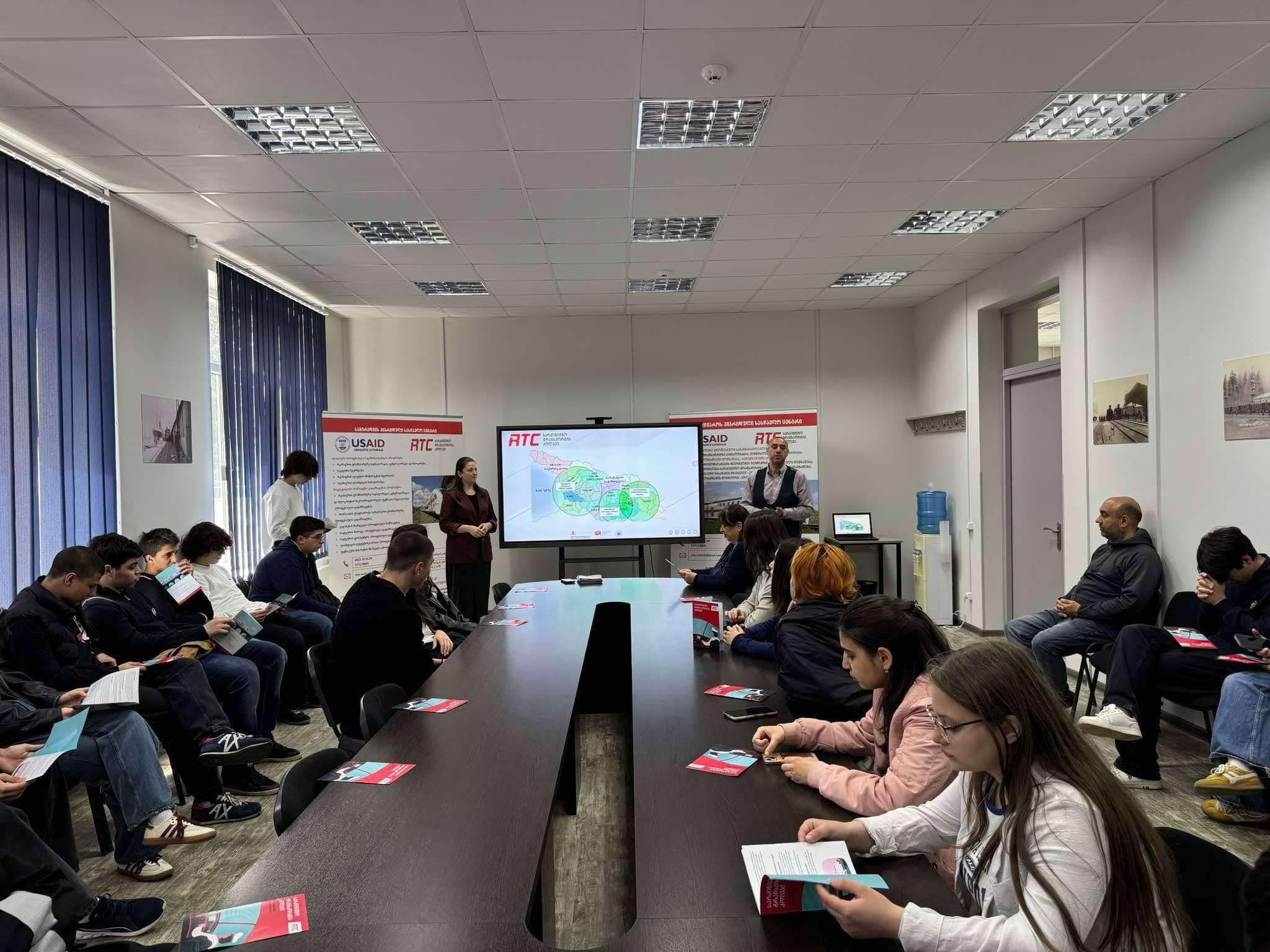 ა(ა)იპ სარკინიგზო ტრანსპორტის კოლეჯმა სკოლის მოსწავლეებს უმასპინძლა